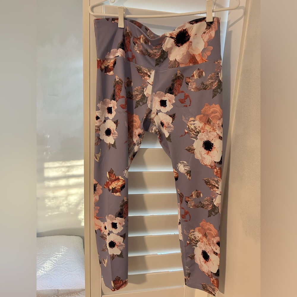 3/4 Length workout pants, worn once!
